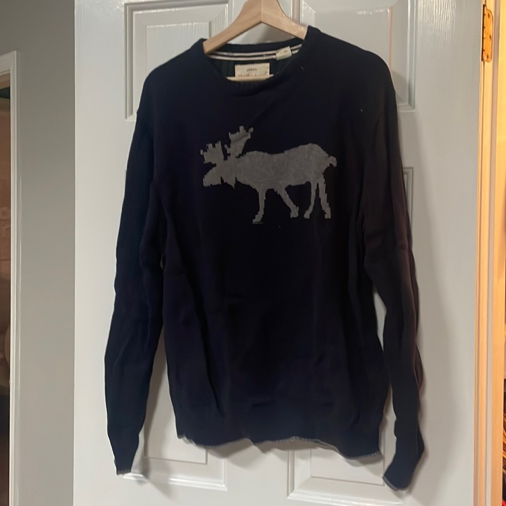 100% Cotton crew neck sweater.